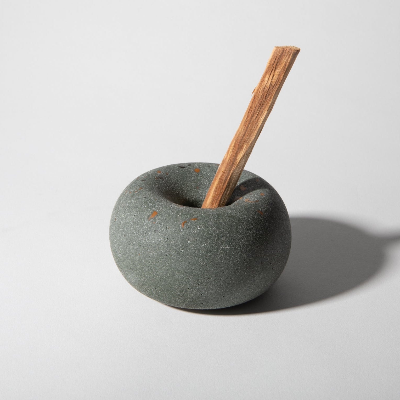 Pretti.Cool Bubble Matchstick / Palo Santo Holder | Dark Green Terrazzo