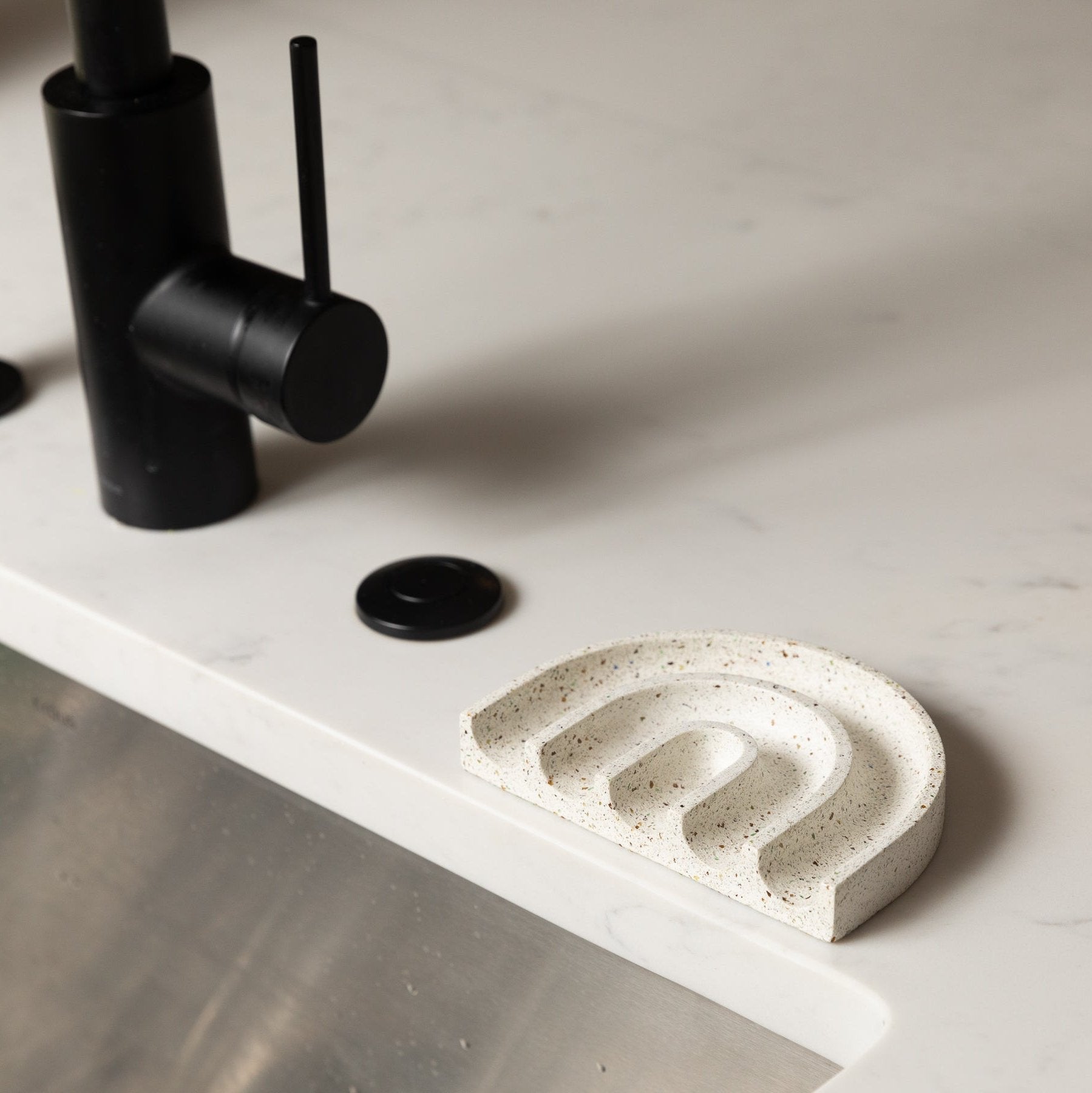 Pretti.Cool Sponge Rest | White Terrazzo