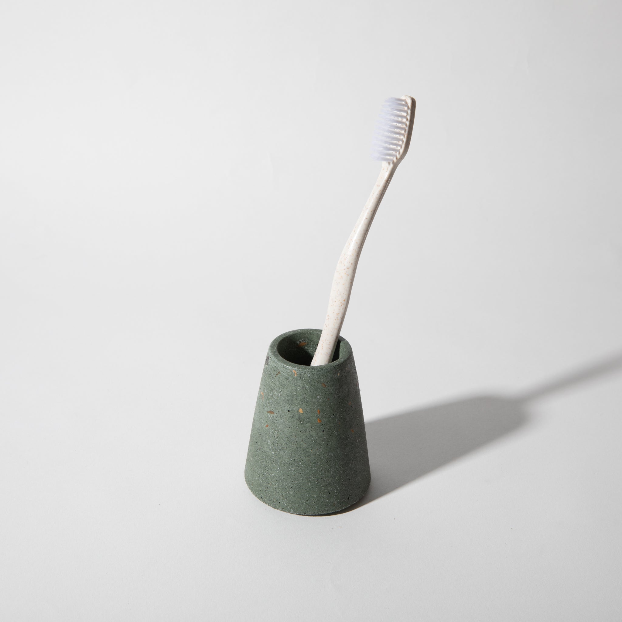 Pretti.Cool Toothbrush Holder | Dark Green Terrazzo