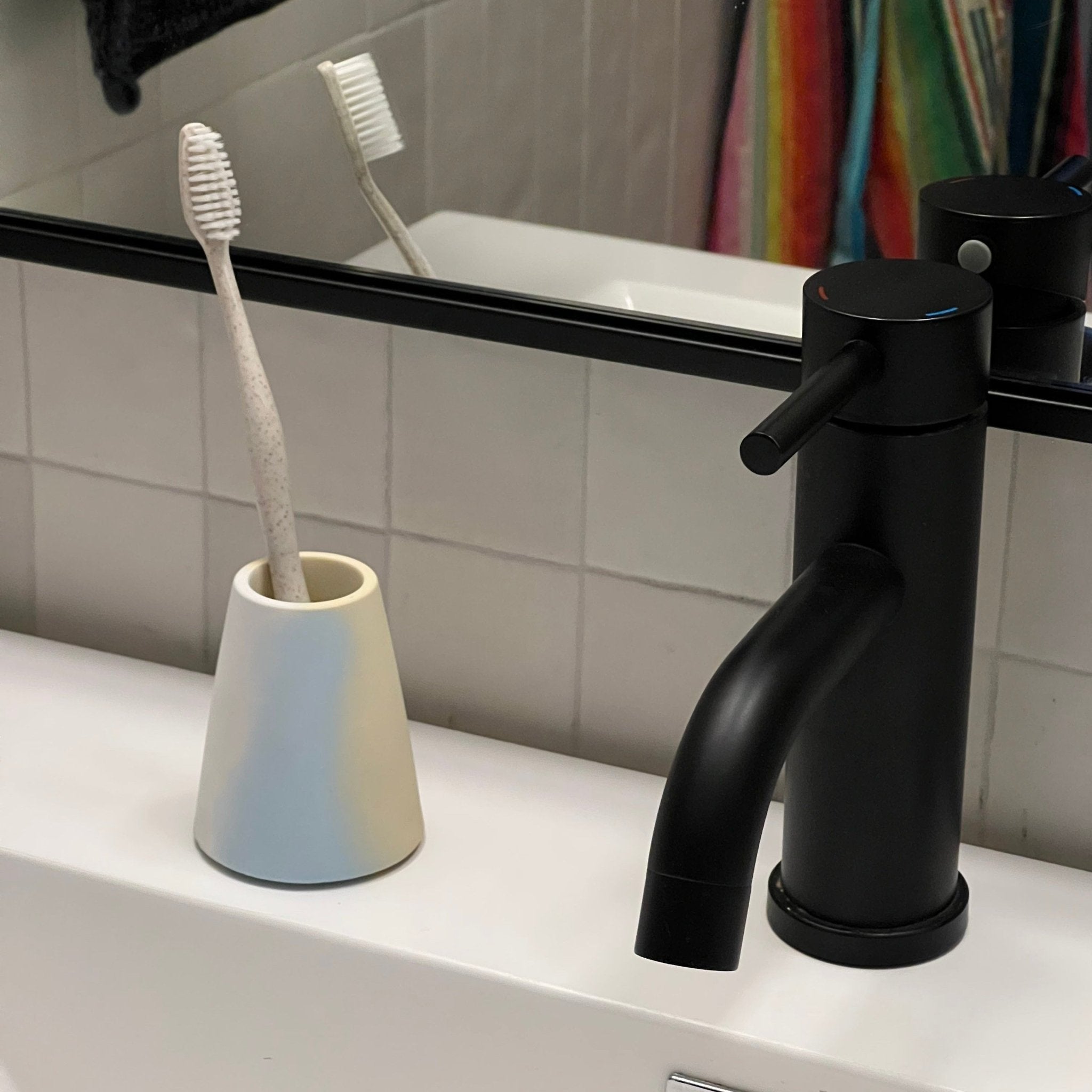 Pretti.Cool Toothbrush Holder | Jawbreaker
