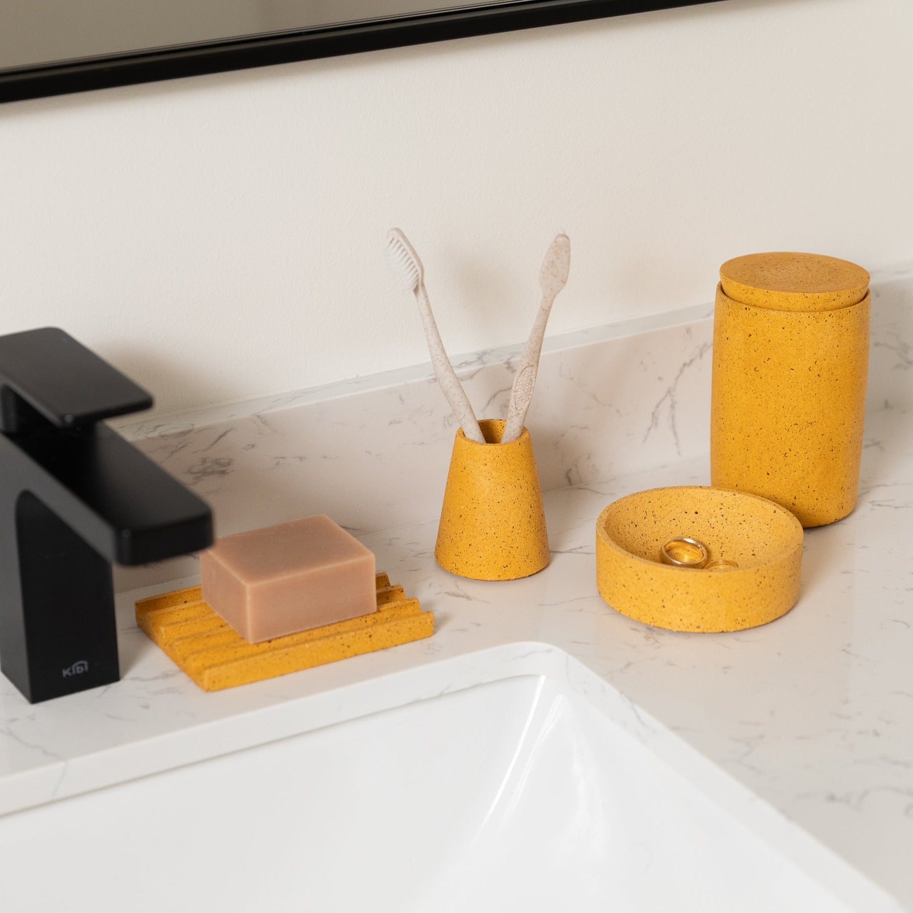 Pretti.Cool Toothbrush Holder | Marigold Terrazzo