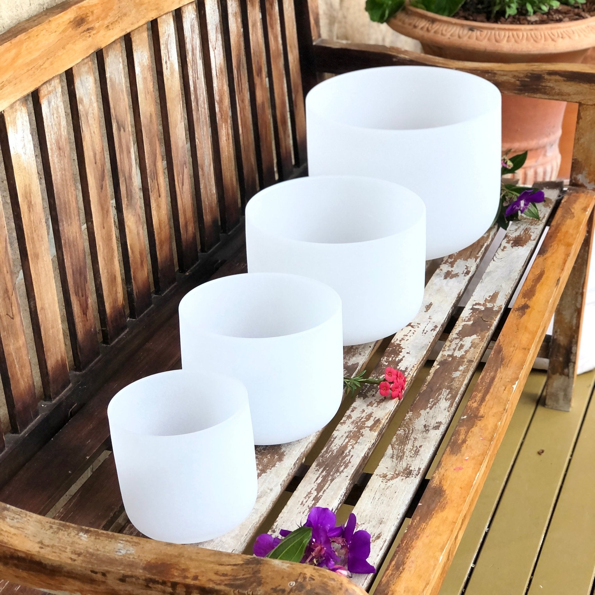 Rainbow Sounds USA Set of 4 White Sound Therapy Bowls in Beige Carry Case