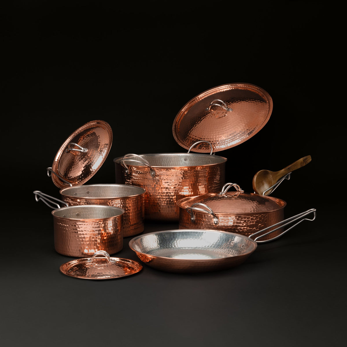 Sertodo Grand Copper Kitchen Caboodle cookware set with lids open